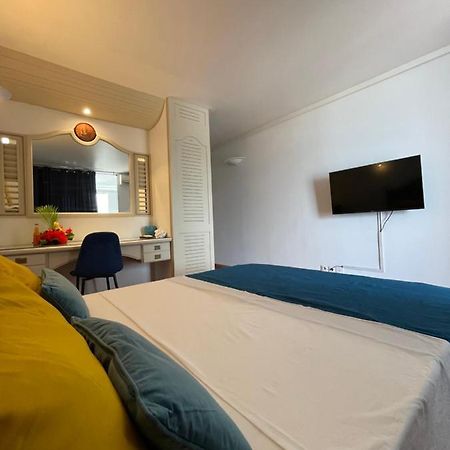 Appartement Vue Mer A 2 Minutes A Pied Des Plages Tartane Trinite  Exterior foto